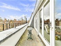 SUPERB APARTMENT IN HANDSOME BUILDING OVERLOOKING GARDENS