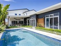 GORGEOUS ARCHITECT-DESIGNED BEACHSIDE RETREAT WITH OCEAN VIEWS