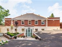 SUBSTANTIAL CONTEMPORARY FAMILY HOME