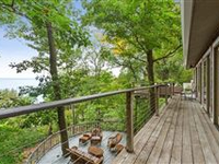 CHARMING HOME IN A PRIVATE LOCATION WITH BEAUTIFUL LAKE VIEWS