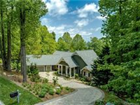 SPECTACULAR ESTATE WITH GORGEOUS MOUNTAIN VIEWS