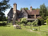 FANTASTIC ARTS AND CRAFTS COUNTRY HOME ON NINE ACRES