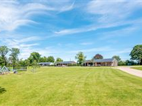 GRACIOUS COUNTRY HOUSE WITH SIX LODGES