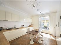 FIRST FLOOR APARTMENT IN PERFECT CONDITION