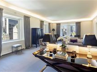 LUXURIOUS LIVING AND SOPHISTICATED ENTERTAINING