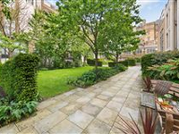 BEAUTIFULLY REFURBISHED APARTMENT AT PRIME ADDRESS