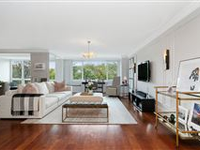 ELEGANT DESIGNER-RENOVATED APARTMENT
