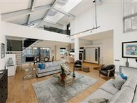 IMMACULATE TWO BEDROOM STUDIO HOUSE