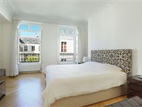 APARTMENT IN THE SAINT-PèRES NEIGHBOURHOOD