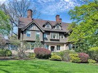 SPECTACULAR UPDATE OF A CIRCA 1907 HOME