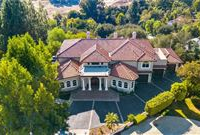 EXCLUSIVE, GATED COMMUNITY OF OAK TREE DOWNS