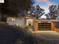  MID-CENTURY MODERN IN THE OAKLAND HILLS