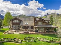 MAGNIFICENT RESIDENCE IN EXCLUSIVE MOON RIDGE
