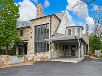 ONE-OF-A-KIND RESIDENCE IN HINSDALE