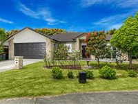 SUN DRENCHED SINGLE LEVEL BRICK AND TILE HOME