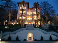 VILLA ORNAMENTADA Y ELEGANTE