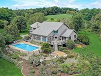 COUNTRY LIVING AT IT'S BEST