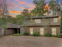 A FABULOUS CUL-DE-SAC IN PINEY POINT VILLAGE
