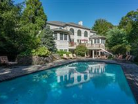 BEAUTIFUL HOME IN A DRAMATIC LIFESTYLE SETTING