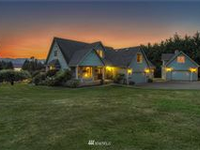 FAMILY ESTATE WITH SWEEPING PACIFIC NORTHWEST VIEWS