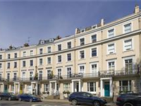 CHARMING DUPLEX WITH PRIVATE PATIO AND TERRACE ON ROYAL CRESCENT