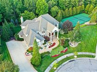 LUXURIOUS NOVI ESTATE WITH DISTINCTIVE AMENITIES