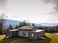 GORGEOUS, NEWLY BUILT MODERN HOME