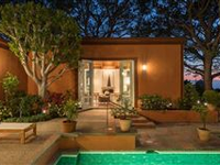 CHIC TROUSDALE VILLA