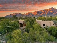 BEAUTIFULLY PERCHED CATALINA FOOTHILLS HOME