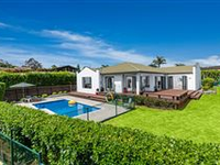 STUNNING SINGLE LEVEL HOME