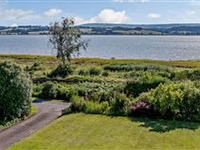 SPACIOUS HOME WITH BEAUTIFUL GARDENS AND VIEWS ACROSS THE EXE ESTUARY