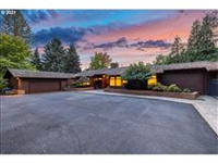 HOME FOR THE MID-CENTURY MODERN ENTHUSIAST