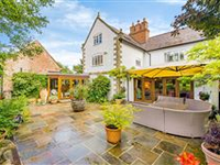 CHARMING COUNTRY HOME