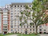 CHICAGO CONDO IN AN ELEGANT PRE-WAR BUILDING