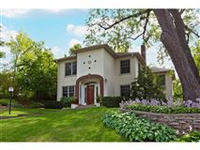 CHARMING HILLTOP HOME