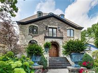 ELEGANT AND SOPHISTICATED HOME WITH GATED ENTRY