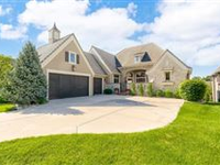 GORGEOUS VILLA WITH WATER VIEWS AND SPACIOUS ROOMS