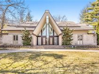SPACIOUS AND BRIGHT FAMILY ESTATE IN AN UPSCALE DETROIT NEIGHBORHOOD