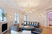 CORNER APARTMENT IN THE GOLDEN TRIANGLE