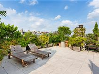 TOP FLOOR APARTMENT WITH SUPERB TERRACE