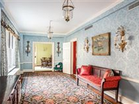 BEAUTIFULLY RENOVATED 10 ROOM APARTMENT
