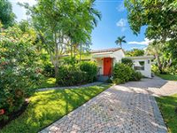 CHARMING RENOVATED BEACH COTTAGE