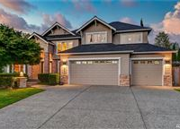 ELEGANT AND SPACIOUS HOME WITH STUNNING OUTDOOR LIVING SPACE