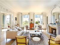 ELEGANT APARTMENT IN THE HEART OF THE MONCEAU DISTRICT