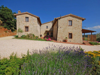 HAMLET FOR SALE IN THE HEART OF TUSCANY
