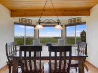 MOUNTAIN-LIKE RETREAT WITH PANORAMIC VIEWS!