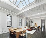 MASSIVE AND CLASSIC LOFT