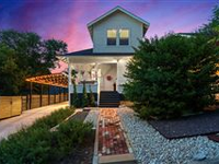 CHARMING HOUSE WITH VINTAGE DETAILS AND MODERN CONVENIENCES