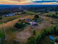 GRAND AND SUN-DRENCHED CUSTOM-BUILT RANCH ESTATE