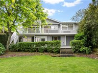 GORGEOUS FAMILY HOME WITH SIX DOUBLE BEDROOMS